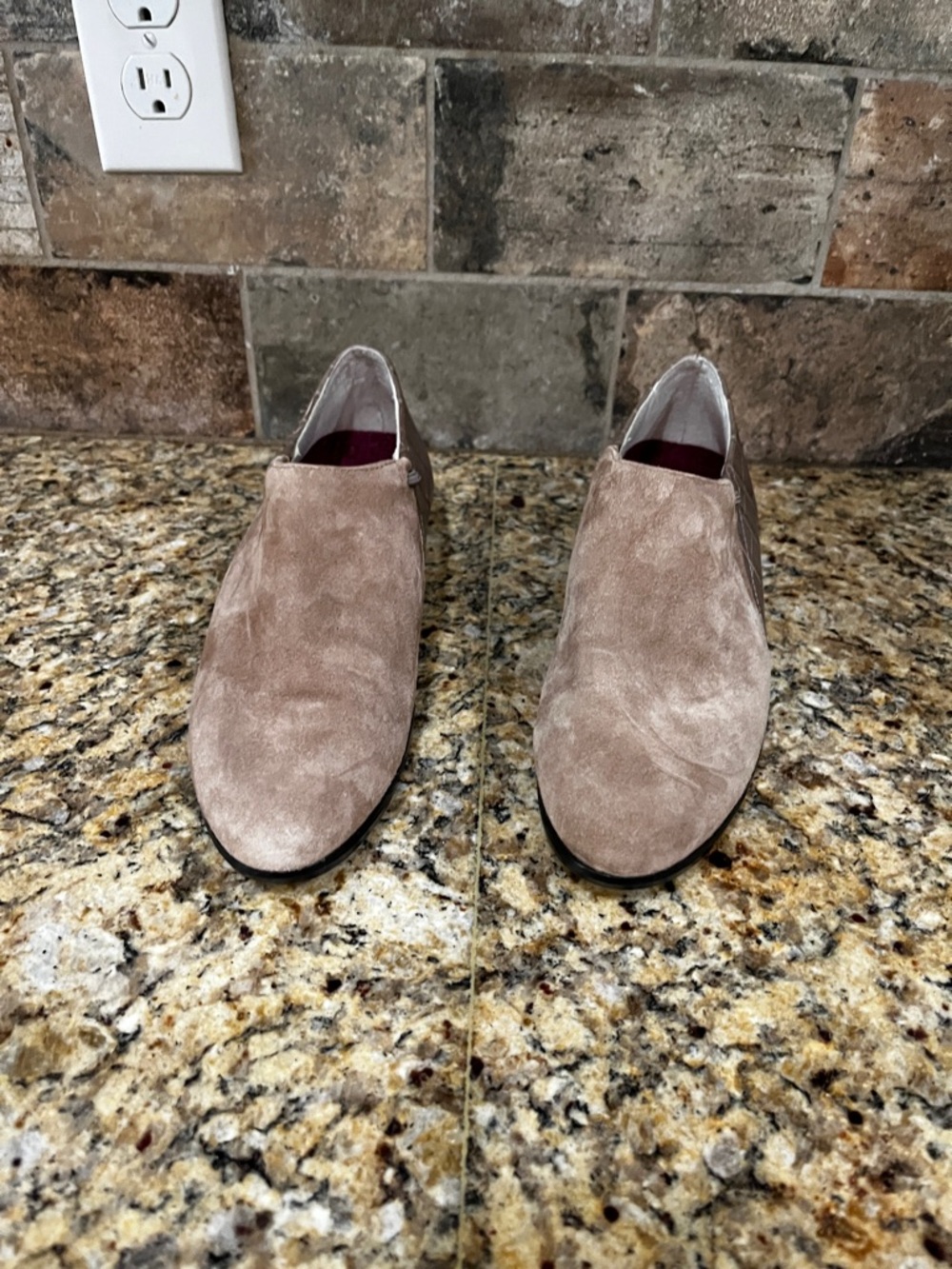 Munro Marteen Flat Taupe Suede Short Booties Loafers Croc Embossed Size:8.5